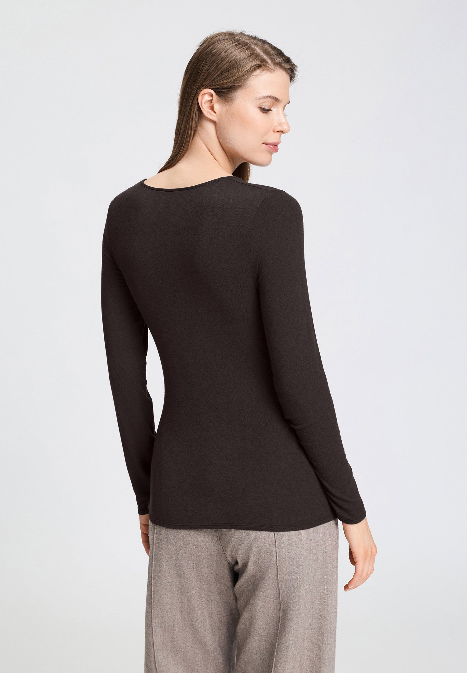 hanro-ultralight-shirt-langarm-dark-mocha-merino-modal image 4