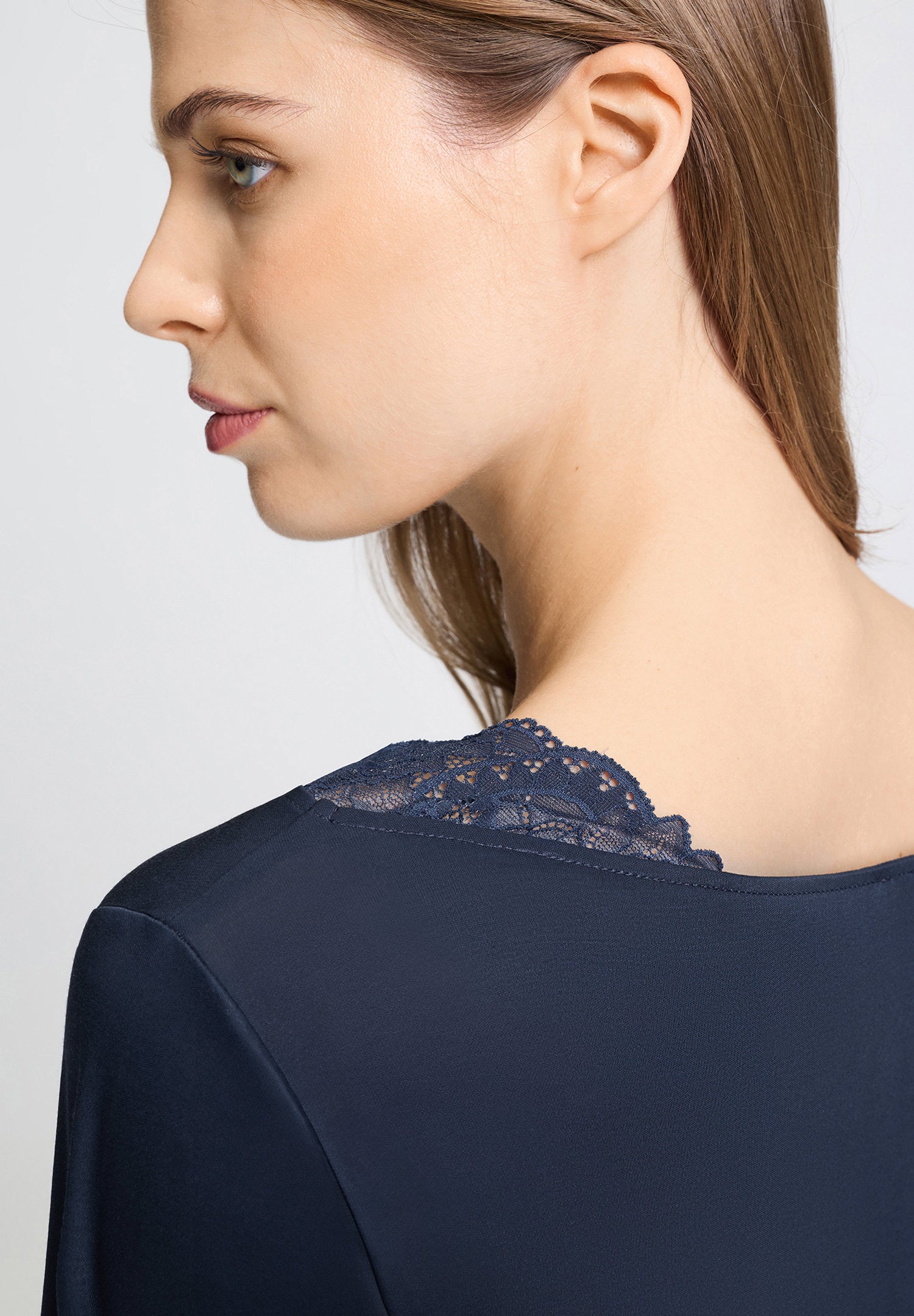 hanro-azelia-074703-nachthemd-deep-navy-langarm-tencel image 6