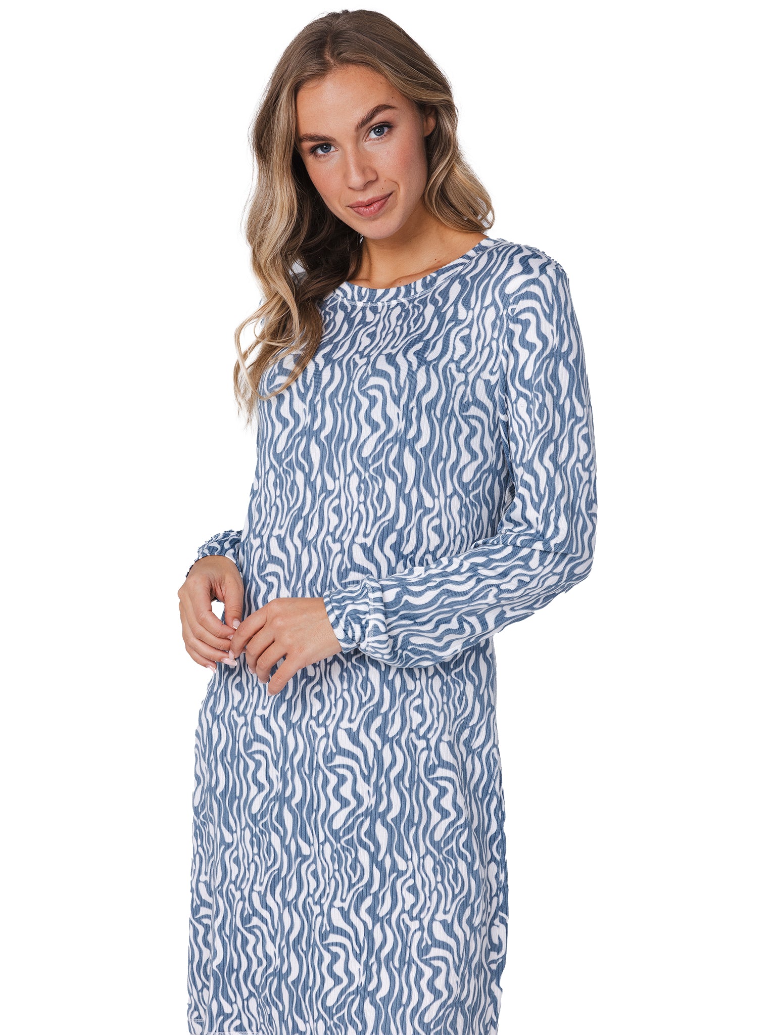 pastunette-blue-mirage-nachthemd-blau-langarm-fleece-print image 4